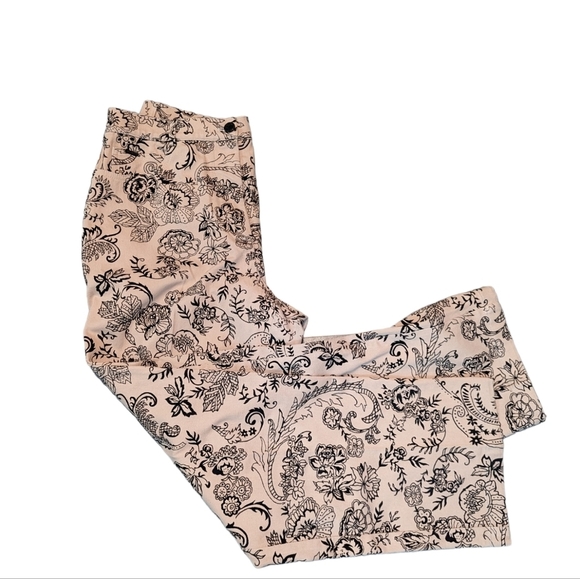 St.John Velvet Floral Paisley High Rise Jeans..Size 12 - Picture 7 of 9